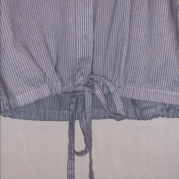 Cropped button down top - Picture 2 of 3